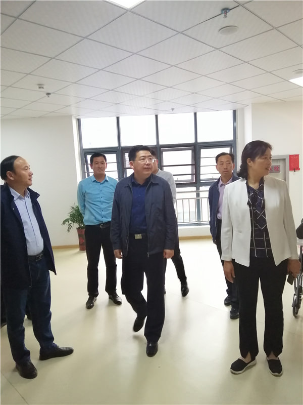滁州市政府黨組成員、副市長李寶君等領(lǐng)導(dǎo)蒞臨我們安居養(yǎng)老護(hù)理中心視察工作